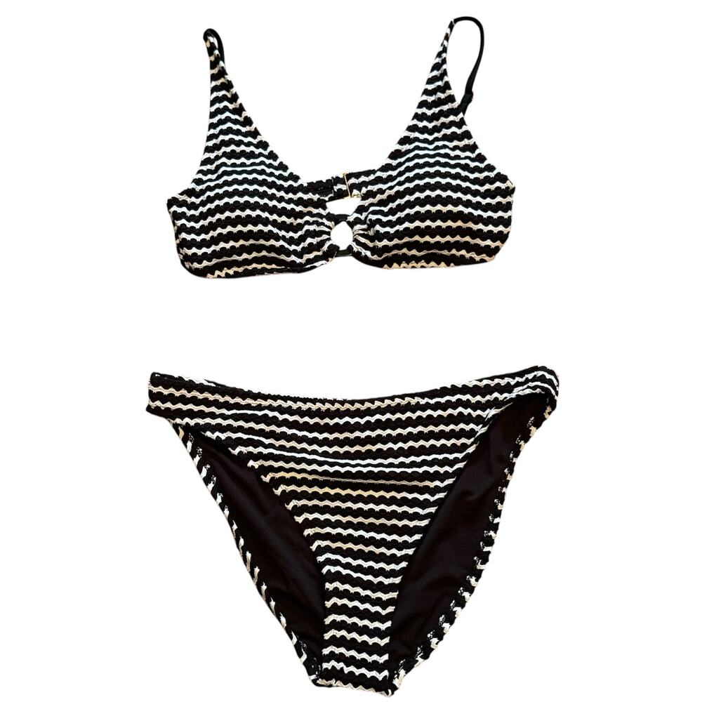 NWT 2 Piece Black and White Triangle Top Mid Rise Bottoms Size Large Bikini